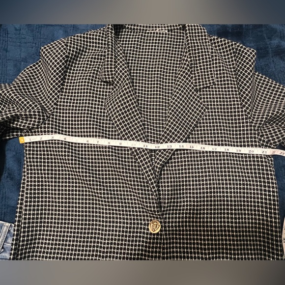 Unknown Brand Oversized Blazer- Size Large, Lightweight, 3/4 Sleeves - Picture 6 of 8